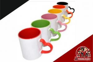 CANECA PORCENALA C/ ALÇA CORAÇÃO E INTERIOR COLORIDO Ceramica branca  4X0 Brilho  